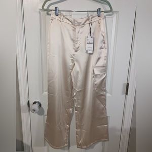 NWT Stradivarius Satin Cream Cargo Trouser, size 6